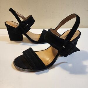 NEIMAN MARCUS Black Strappy Block Heel Leather Sandals Size 6